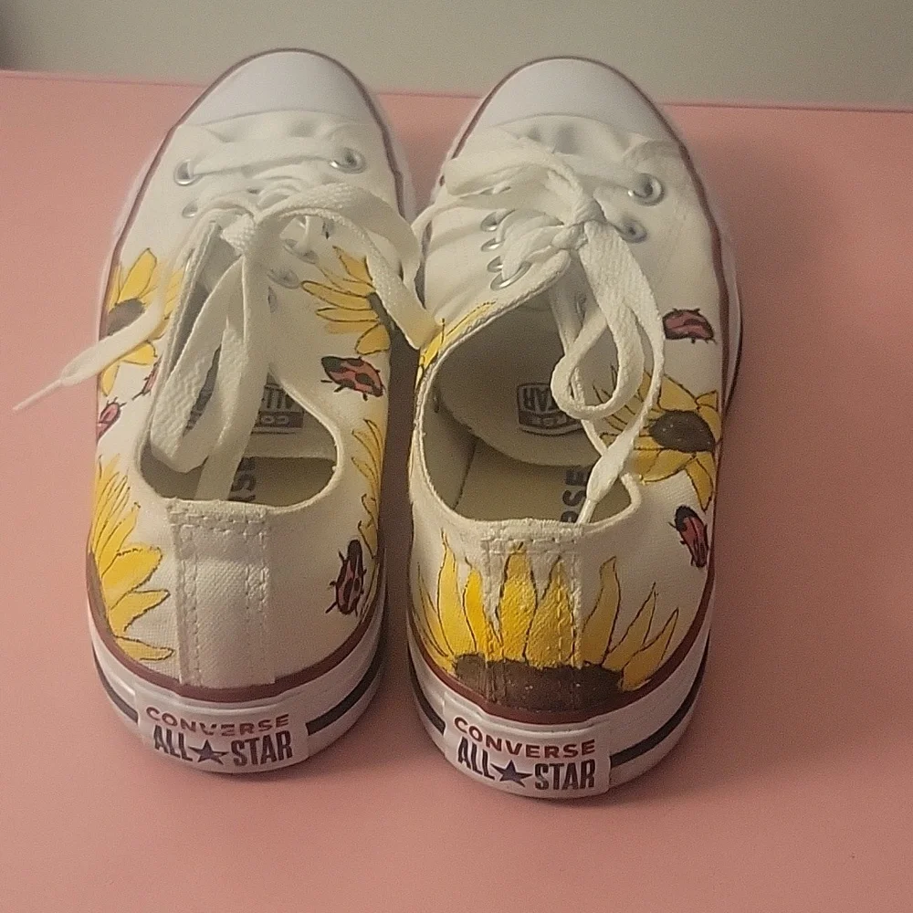 Hand painted Converse - Picture 4 of 4
